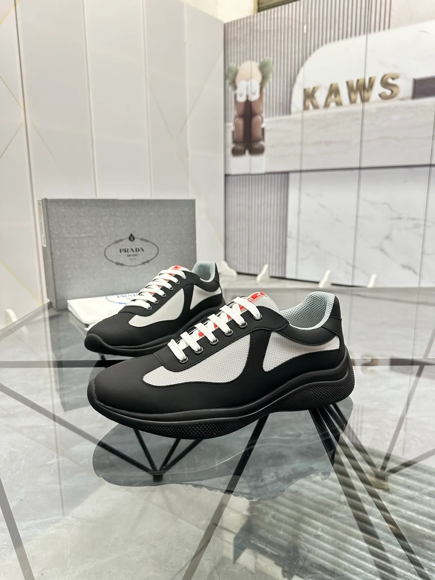 Men's shoes: 💰P360¥ Product trademark: Prada *"Prada*" low-top casual shoes Regular size: 35-47 (can be customized to 48) couple style Product materials: imported silk leather upper, breathable lining, original outsole. Number: 943